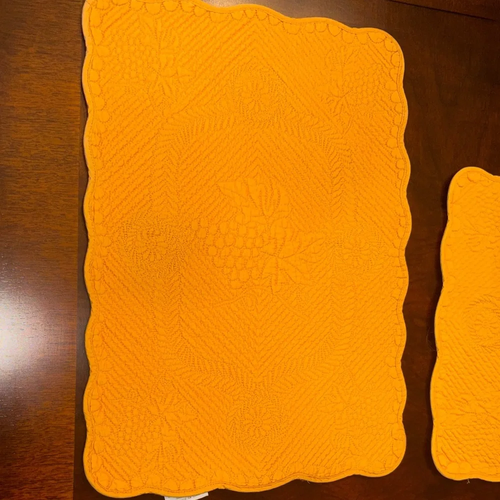 Williams Sonoma Set of Four Quilted Yellow Golden Rod Placemats